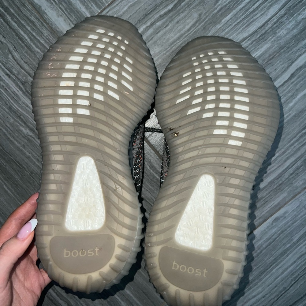 Yeezy boost 350 V2 beluga reflective - Picture 4 of 5